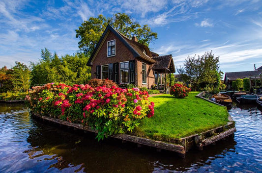 Amsterdam Car Rental with Chinese - Cantonese or English speaking Driver: Giethoorn - Zaanse Schans (Windmill village) - Edam - Volendam