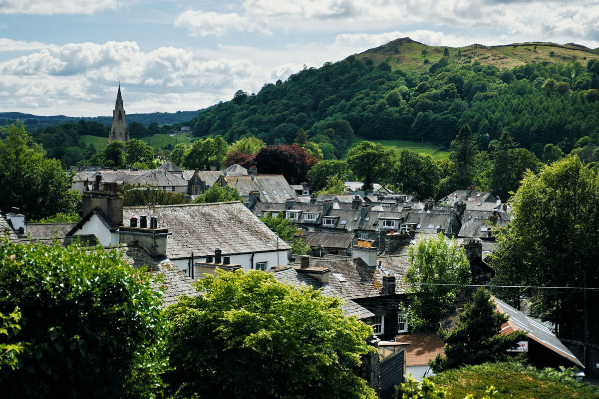 [Departure from Manchester] Lake District Chinese One - Day Chartered Tour: Lake Windermere, Three Towns Stroll, Boat Trip and Steam Train (1 - 6 Passengers) | Mandarin - Cantonese Driver - Guide Service