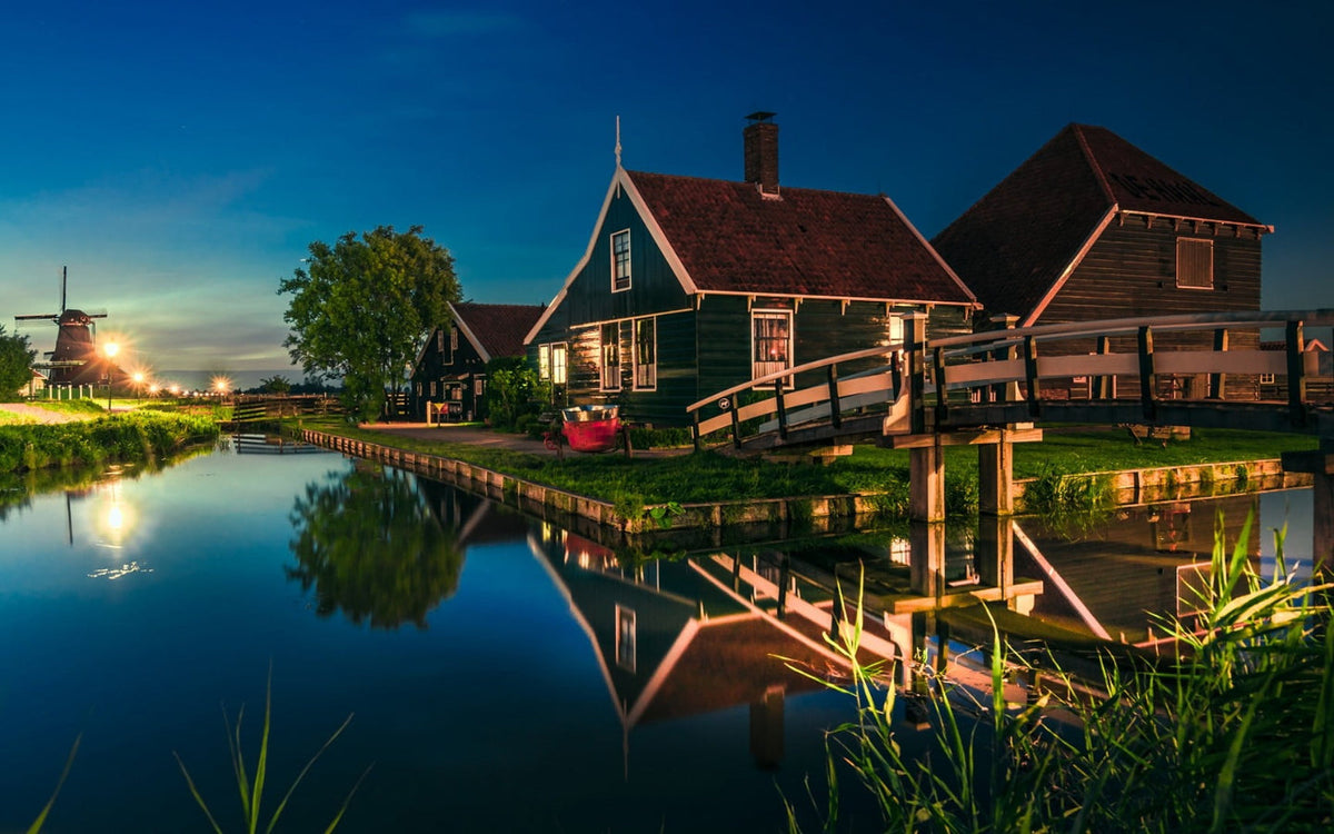 Amsterdam Car Rental with Chinese - Cantonese or English speaking Driver: Giethoorn - Zaanse Schans (Windmill village) - Edam - Volendam
