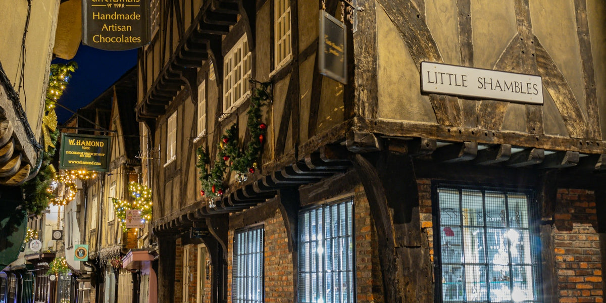 [Departure from Manchester] York Classic Chinese One - Day Chartered Tour: Includes a visit to Castle Howard or Selby Abbey (1 - 6 passengers) | Mandarin - Cantonese driver - guide service