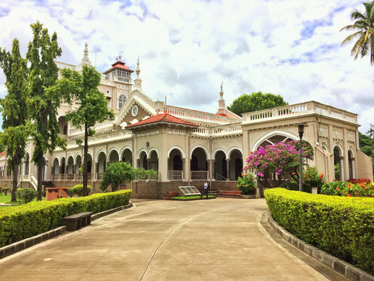 Pune Highlights: Day Tour from Mumbai with Private Car & Guide