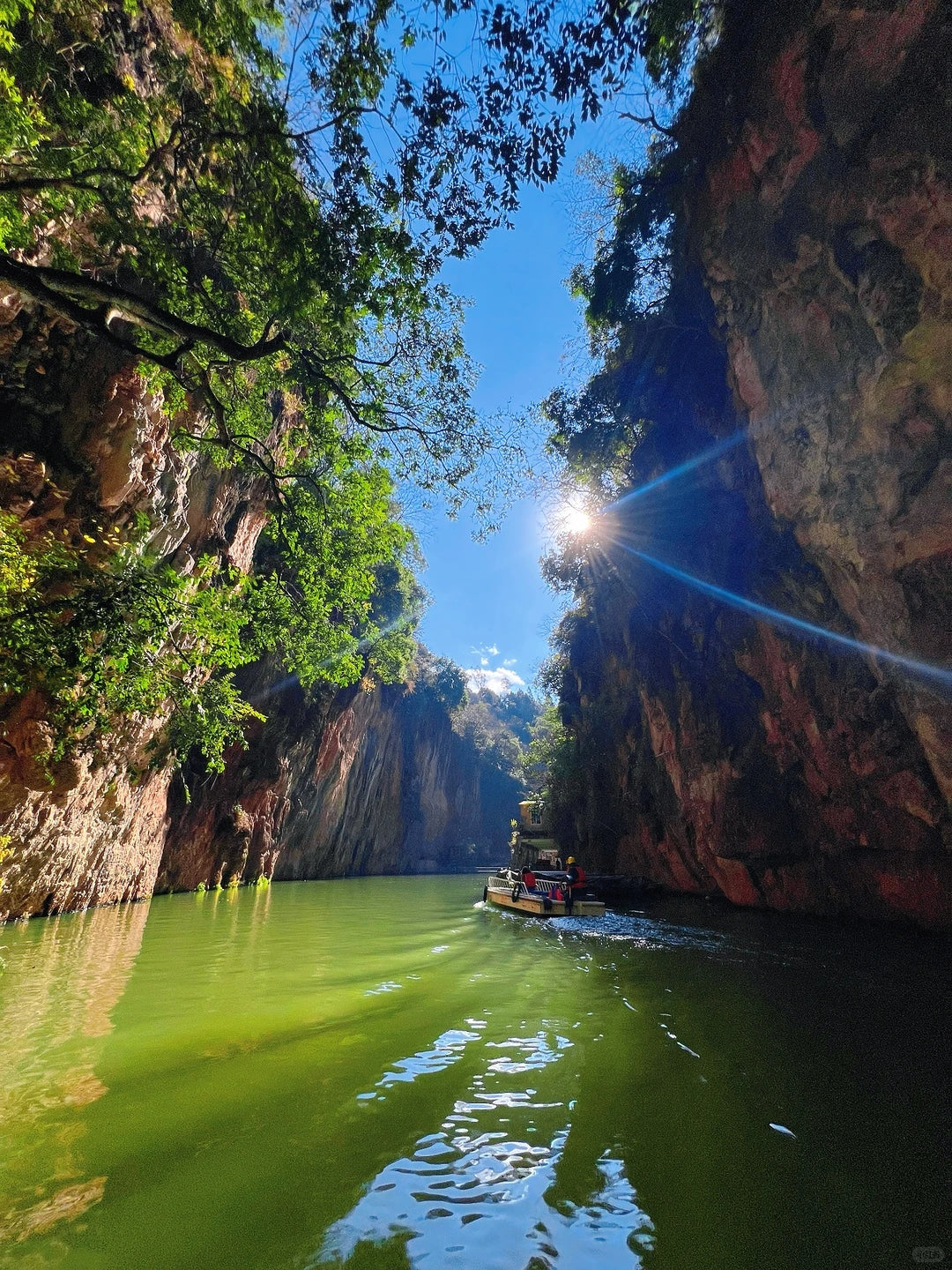 One - day private car tour of Yunnan Stone Forest - Jiuxiang - Dianchi Lake