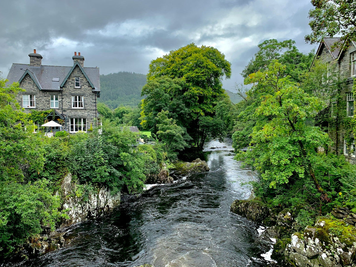 [Departure from Manchester] North Wales Day Trip by Chartered Car: Conwy Castle + Snowdonia National Park + Chester Ancient City | Chinese Driver - Cum - Guide Service (1 - 6 Passengers)