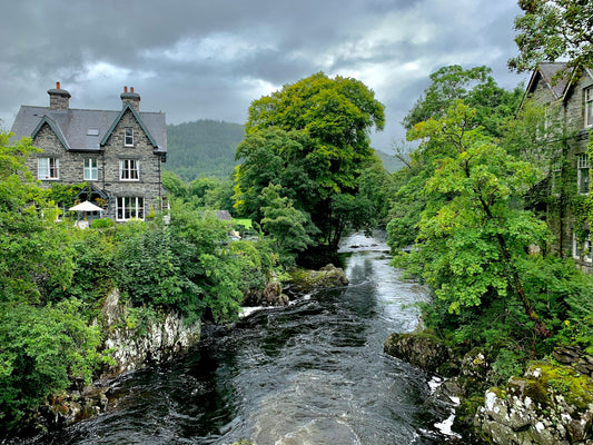 [Departure from Manchester] North Wales Day Trip by Chartered Car: Conwy Castle + Snowdonia National Park + Chester Ancient City | Chinese Driver - Cum - Guide Service (1 - 6 Passengers)