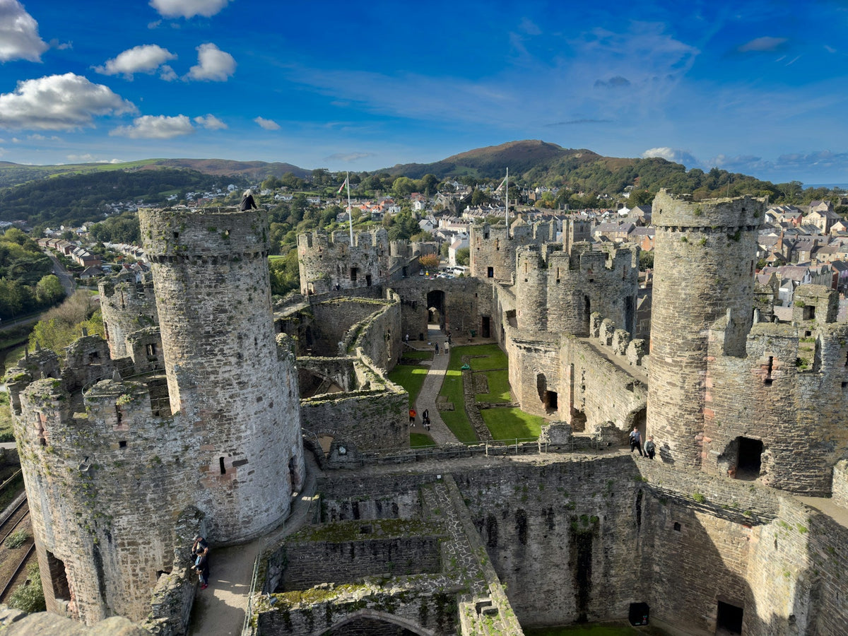 [Departure from Manchester] North Wales Day Trip by Chartered Car: Conwy Castle + Snowdonia National Park + Chester Ancient City | Chinese Driver - Cum - Guide Service (1 - 6 Passengers)