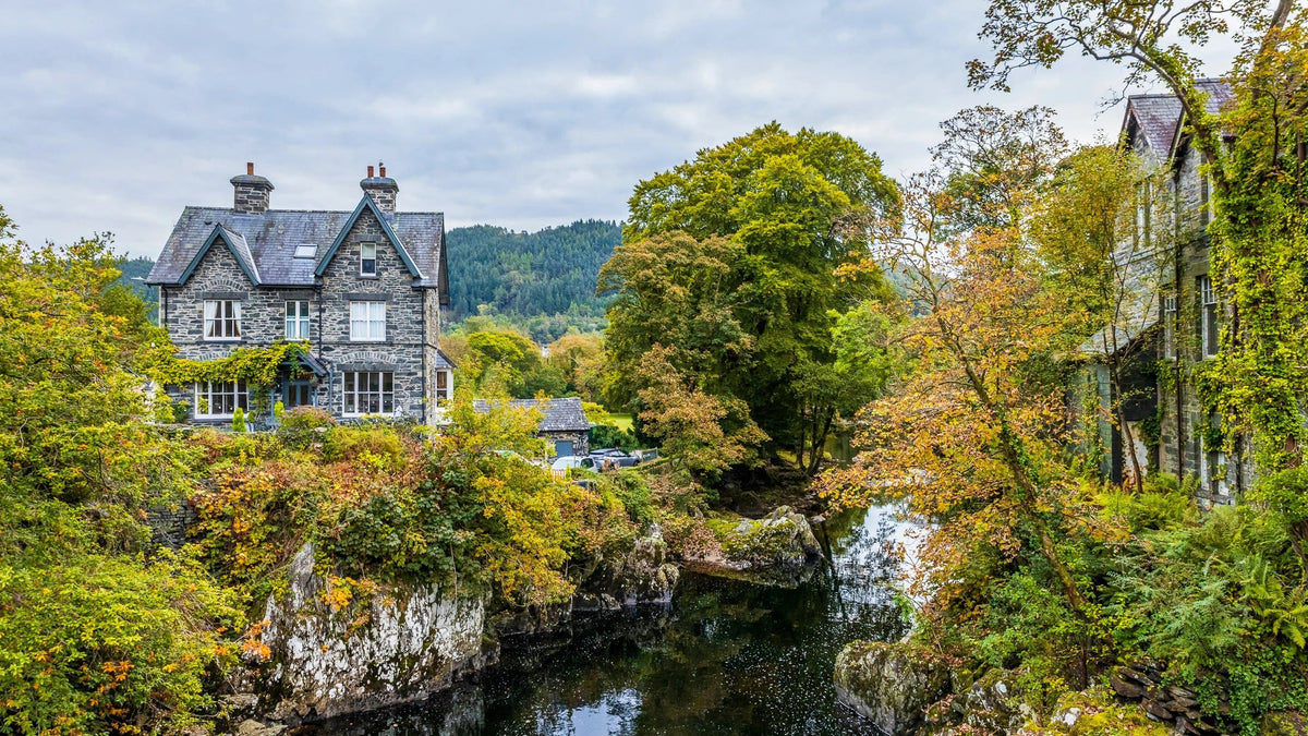 [Departure from Manchester] North Wales Day Trip by Chartered Car: Conwy Castle + Snowdonia National Park + Chester Ancient City | Chinese Driver - Cum - Guide Service (1 - 6 Passengers)