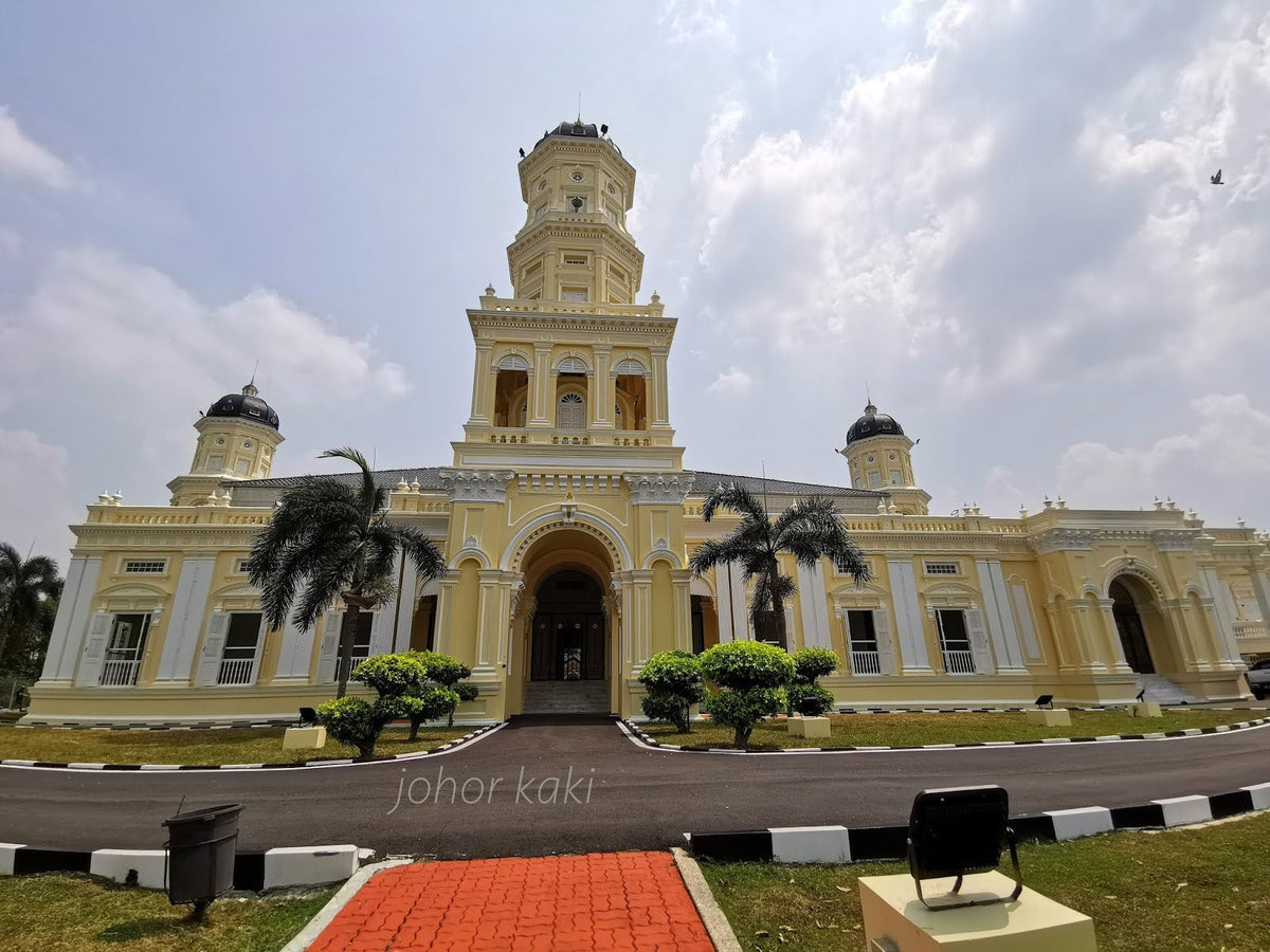 Johor Bahru Car Rental with Driver to Singapore, Kuala Lumpur & More