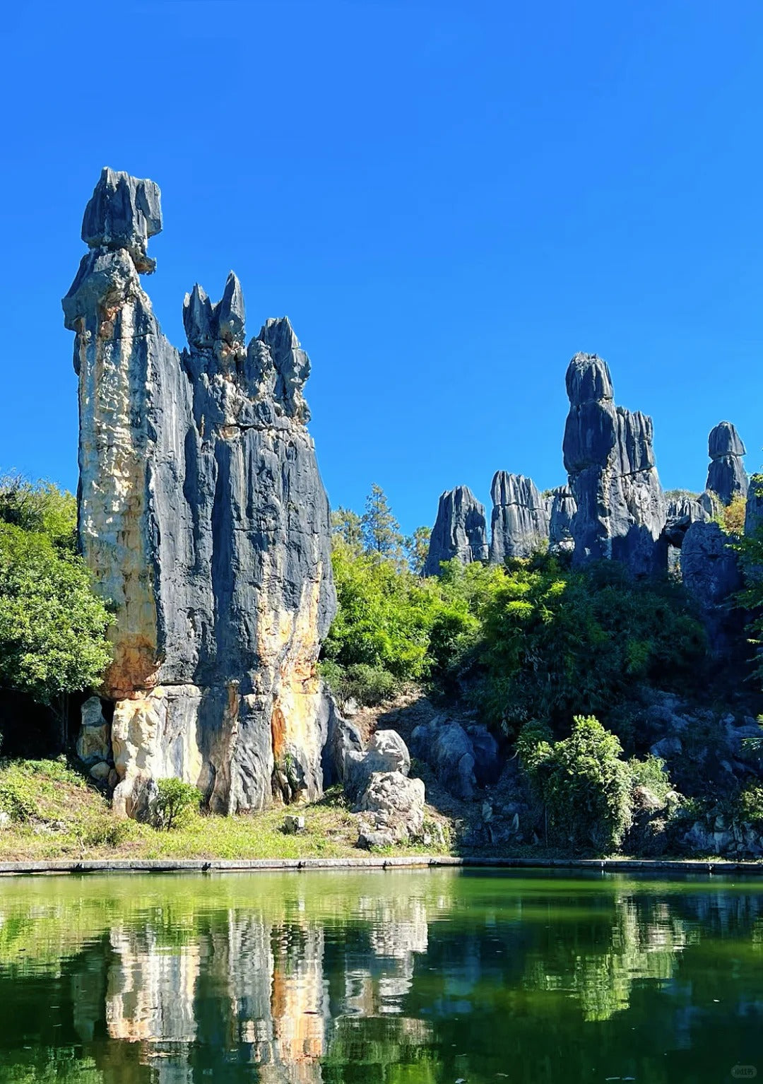 One - day private car tour of Yunnan Stone Forest - Jiuxiang - Dianchi Lake